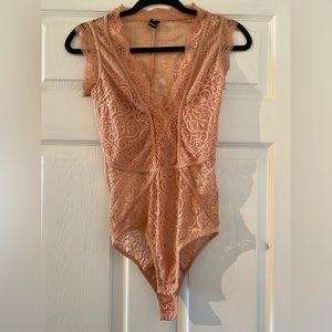 Windsor S peach lace bodysuit